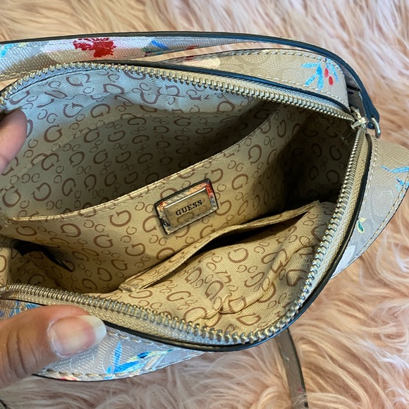 Guess Floral Crossbody Purse - Picture 10 of 12